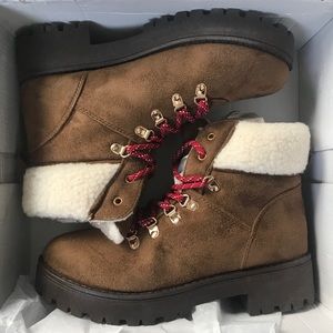 Women’s Hiking Boots Size 7.5 Brown Fleece…